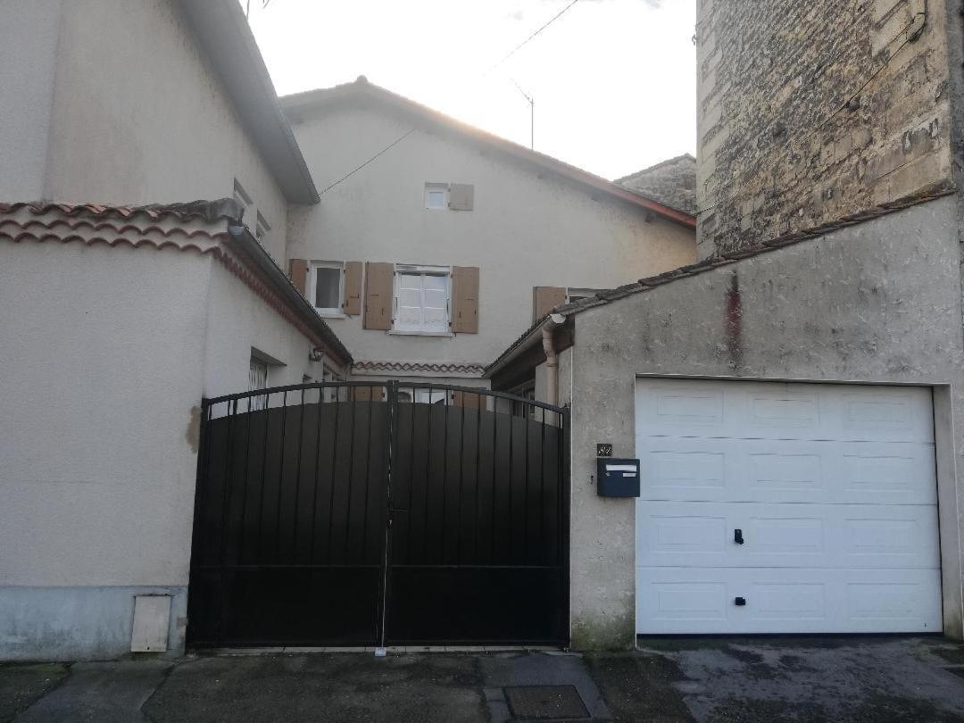 Appartement T2 Dans Le Centre Ville D'Angouleme Exterior photo